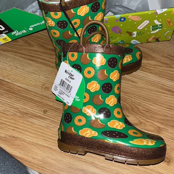 Girl Scout boots - Picture 6 of 7